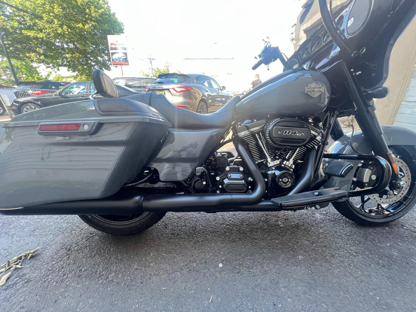 2022 GRAY Harley-Davidson FLHXS - (1HD1KRP18NB) , located at 1018 Brunswick Ave, Trenton, NJ, 08638, (609) 989-0900, 40.240086, -74.748085 - Photo#2